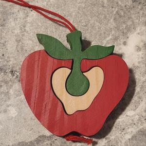 APPLE PUZZLE ORNAMENT
